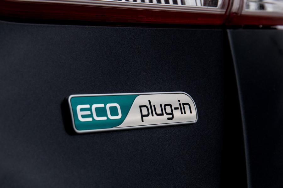Логотип Kia Optima Plug-In Hybrid (JF) 2016 года  (WW) (фото 15 из 41)